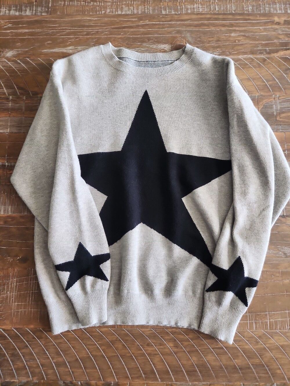 Soft Stretchy Star Sweater Drop Shoulders 22” P2P 26” Length Medium Relaxed Fit